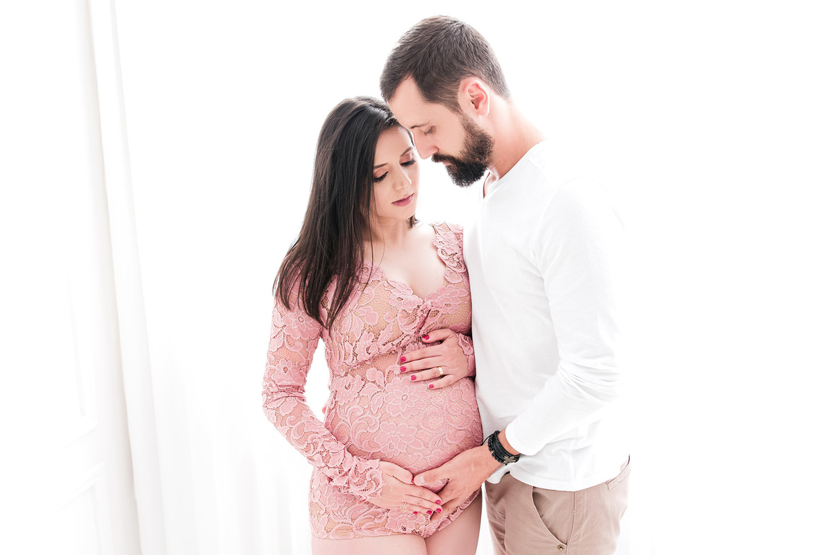 fotos de ensaio gestante em estúdio