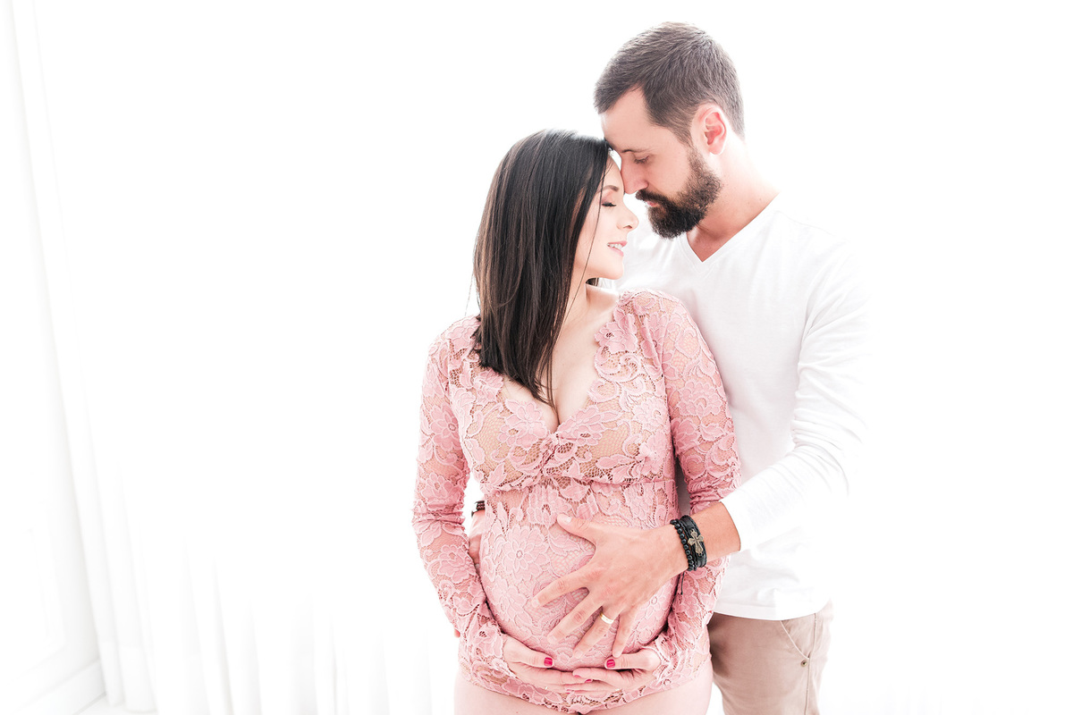 fotos de ensaio gestante em estúdio