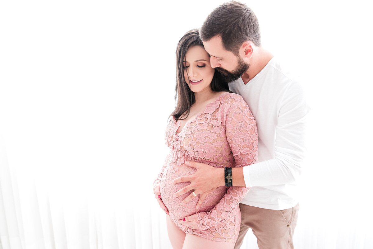 fotos de ensaio gestante em estúdio