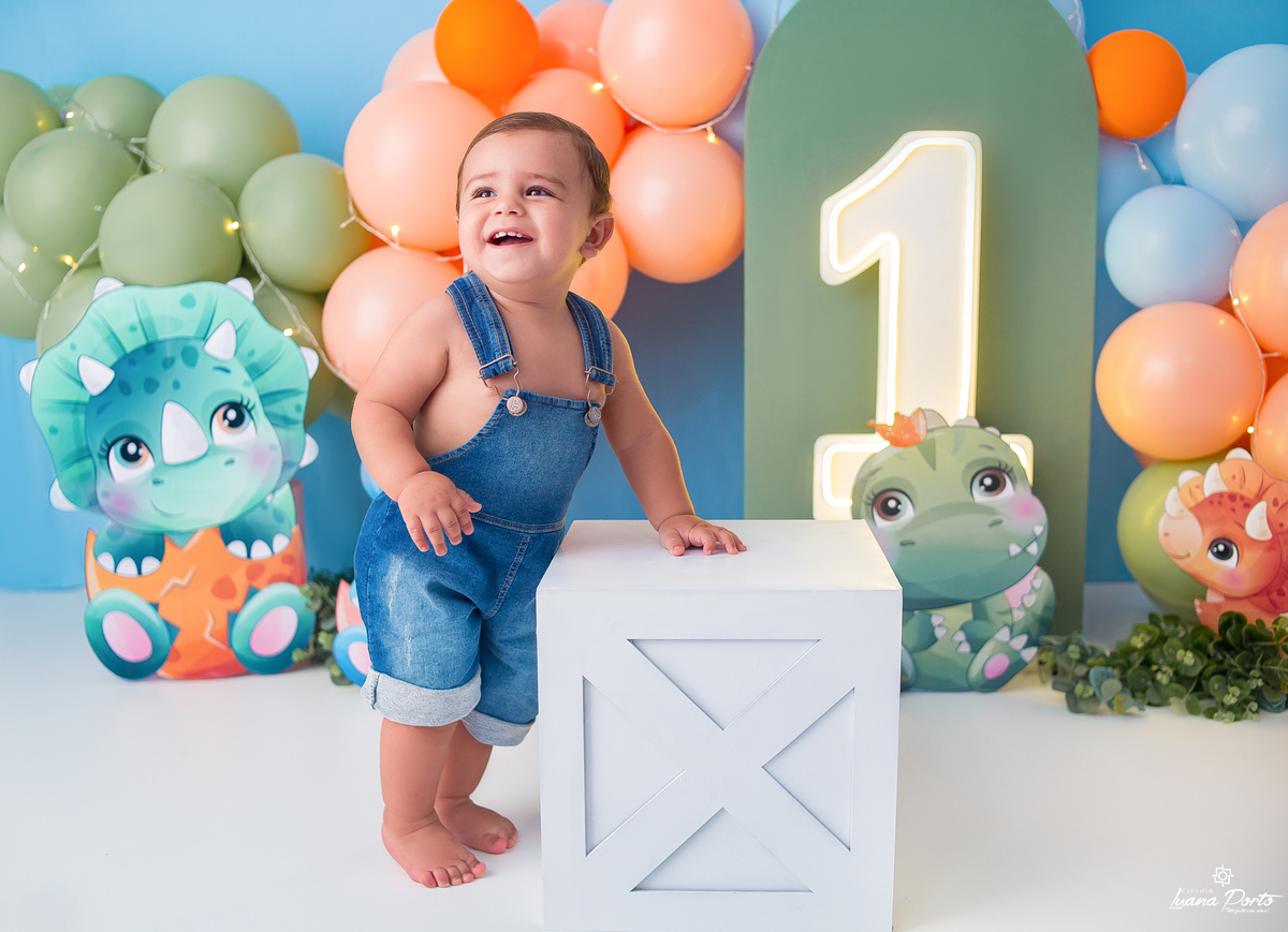 Foto de smash the cake dinobaby