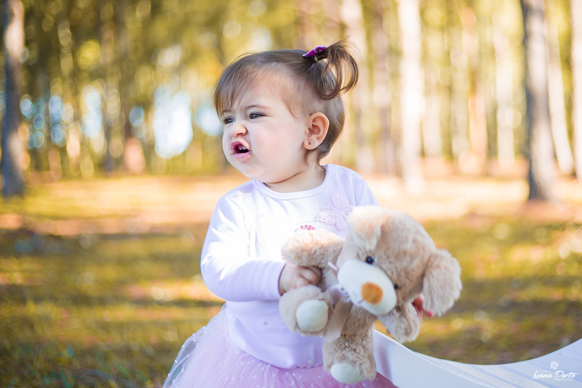 bebê fazendo bichinho