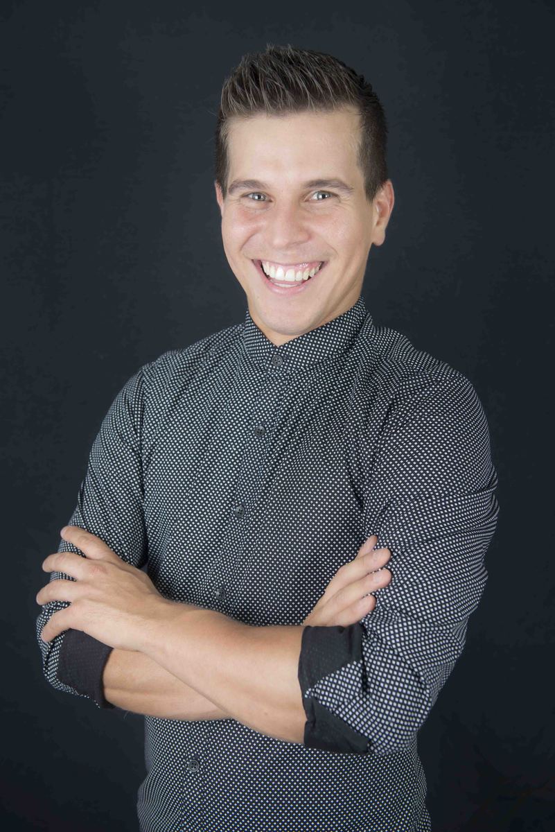 Fotos publicitárias para campanha de outdoor do maquiador Carlos Pacheco,
Estrelada pela jornalista Nadya Alencar da Band,
Fotos e tratamento de imagem: Fernando Raphael e Fabiana Schreiner (Classe A Estúdio), 
Maquiagem e cabelo: Carlos Pac