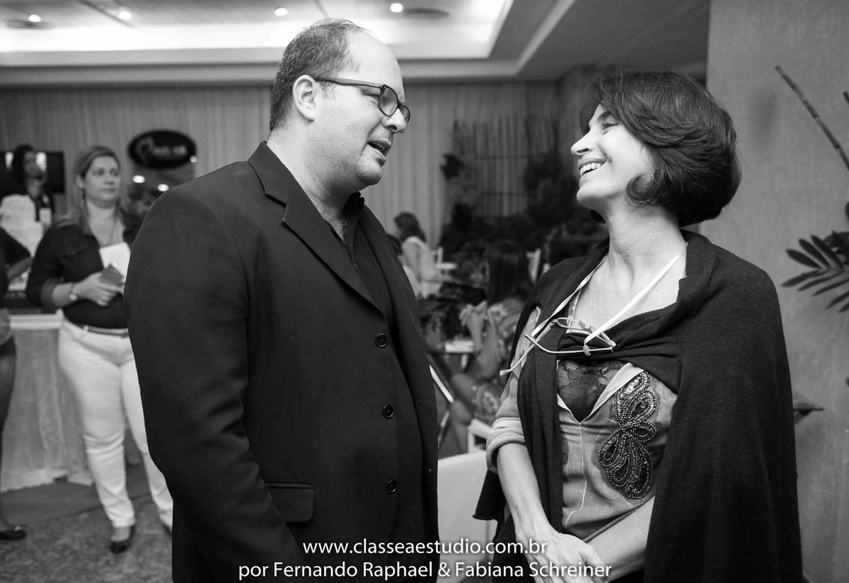 Fernando Raphael do Classe A Estudio com Claudia Matarazzo no salão de noivas e festas wedding day