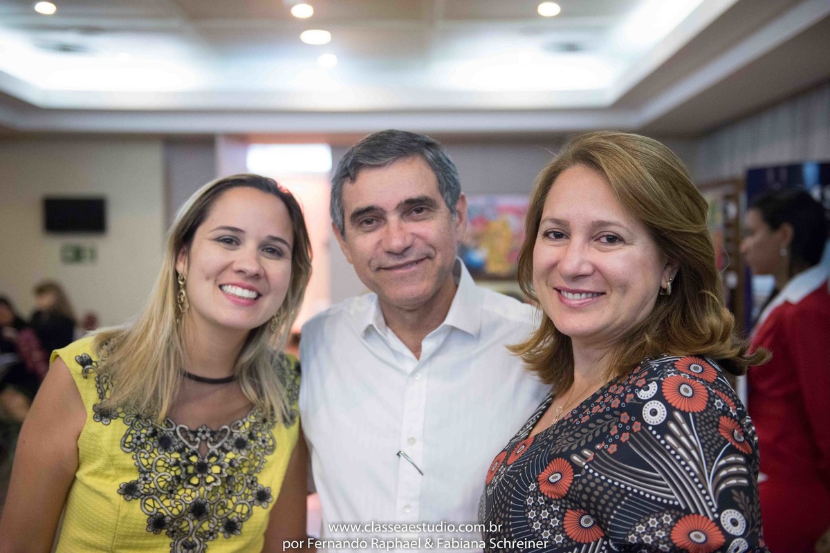 Tarciana Moraes, o consultor internacional de vinhos Gilvan Passos e sua esposa Daise no salão de noivas e festas wedding day