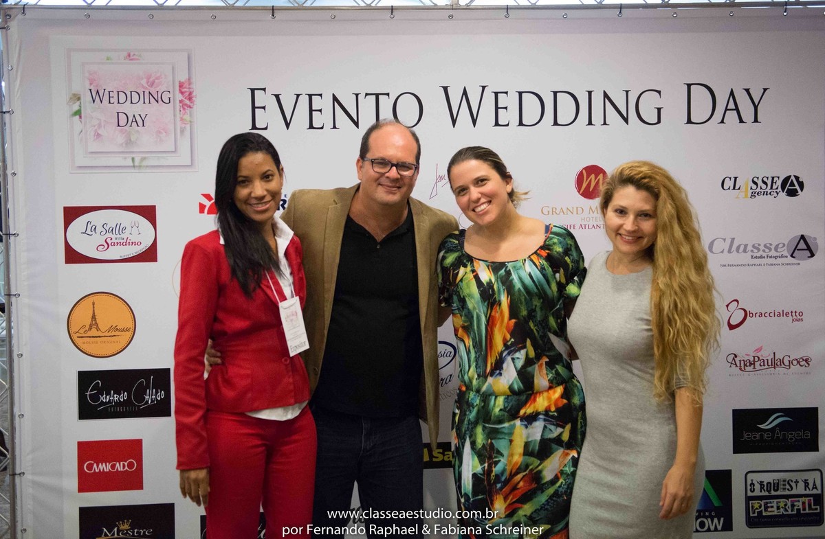 Fernando Raphael, Fabiana Schreiner com Keila e equipe da Martur Viagens e Turismo no salão de noivas e festas wedding day