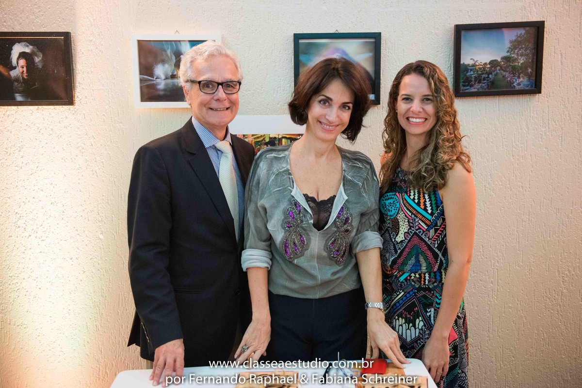 Exposição fotográfica “O casamento dos sonhos” de Fernando Raphael e Fabiana Schreiner com Claudia Matarazzo, Mario Ameni e a cerimonialista Lene Cunha no salão de noivas e festas wedding day