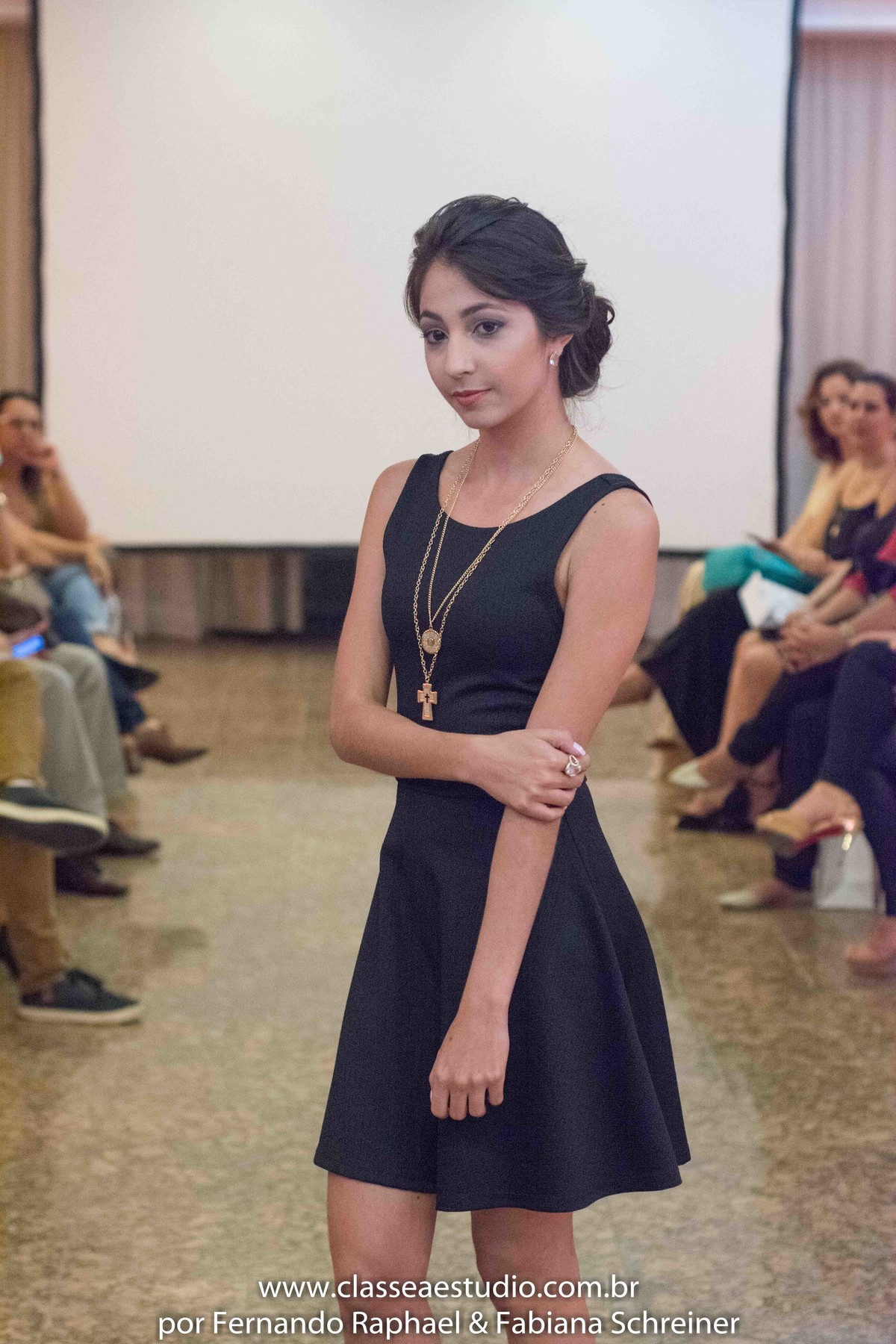 desfile de moda no evento wedding day da Braccialetto joias