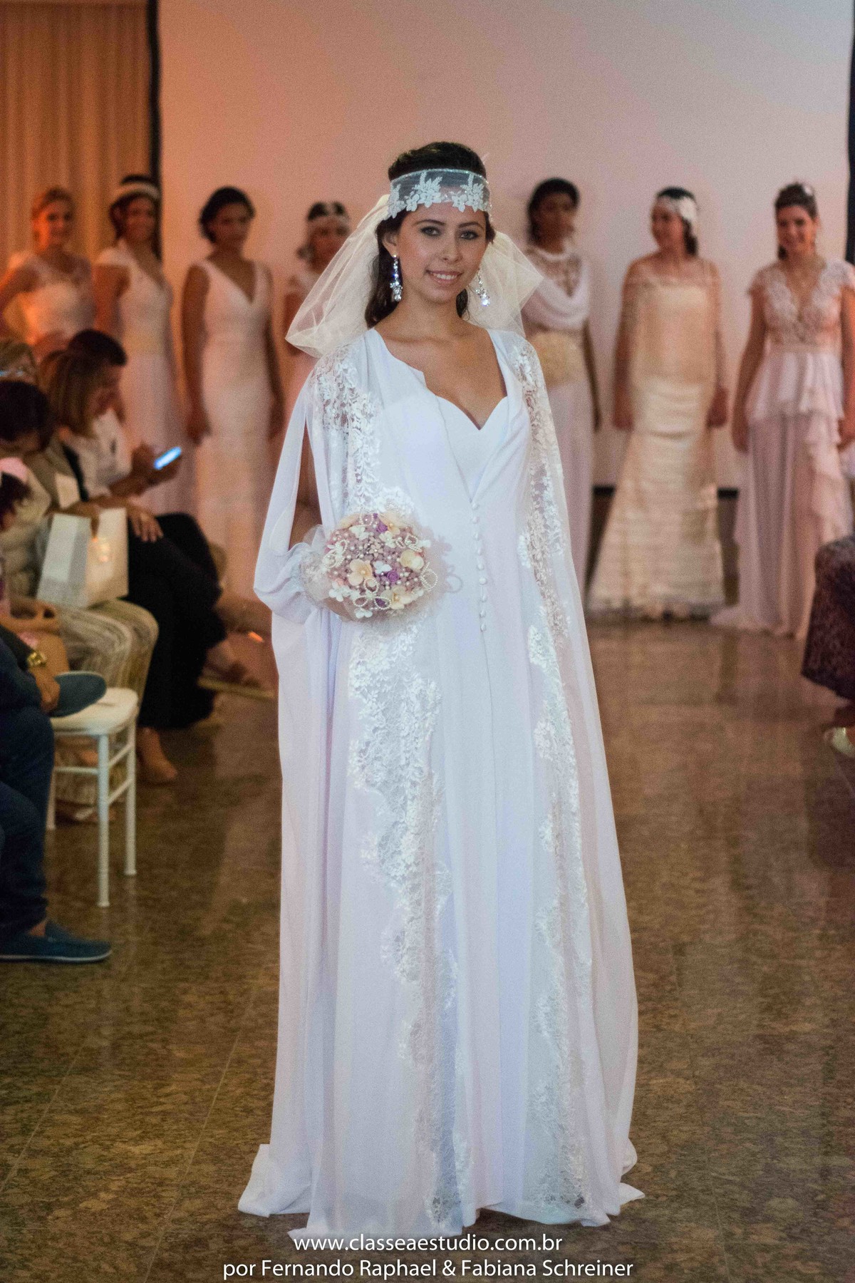 desfile de moda noiva no evento wedding day do estilista Jan Souza