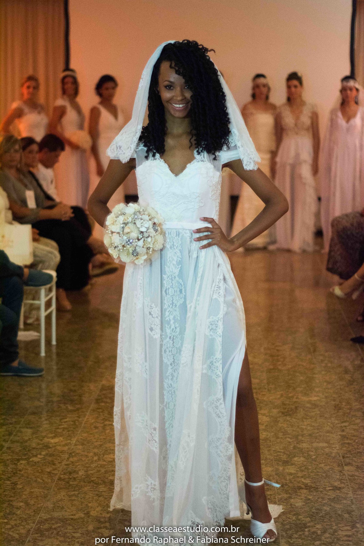 desfile de vestidos de noivas no evento wedding day do estilista Jan Souza