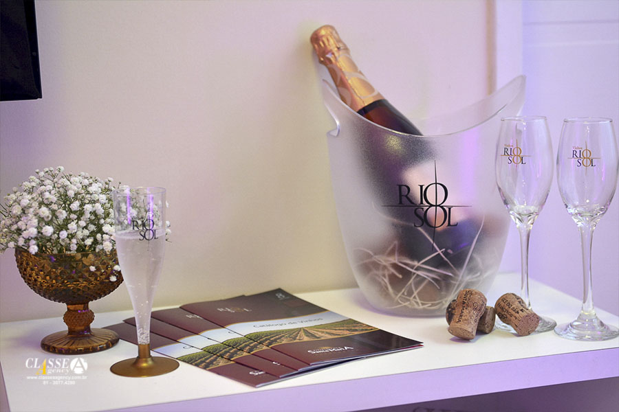 A Classe A Agency tem como objetivo, desenvolver ações e soluções para que a sua empresa e o seu evento sejam lembrados pela criatividade, competência e credibilidade.
Desenvolvemos projetos em comum acordo com as ideias 