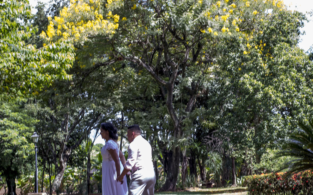 Ensaio casal na Casa do Bosque em Uberlândia - MG