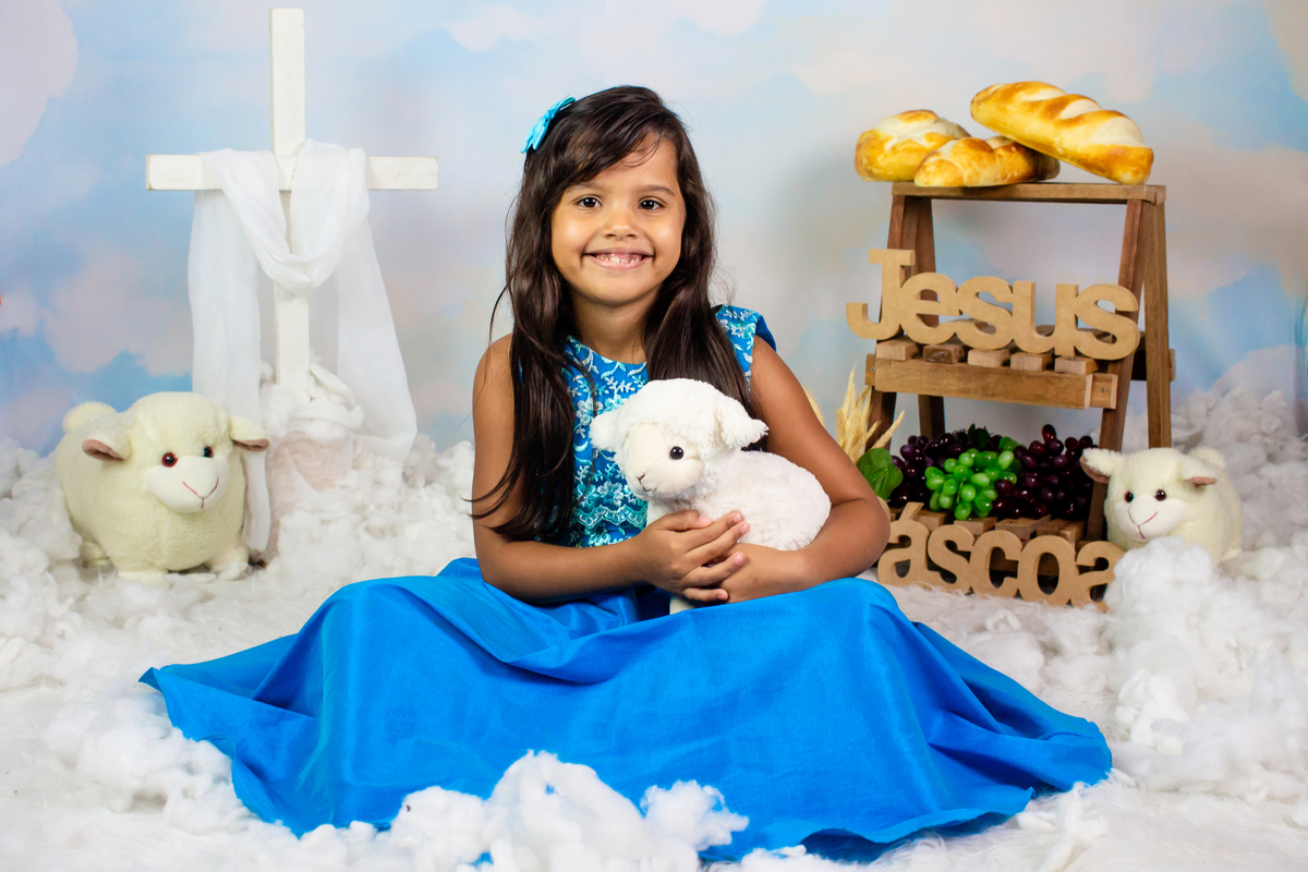 Mini Ensaio de Páscoa – Ensaio de Páscoa Cristã  em Estúdio em Cuiabá –  Ensaio de Páscoa 