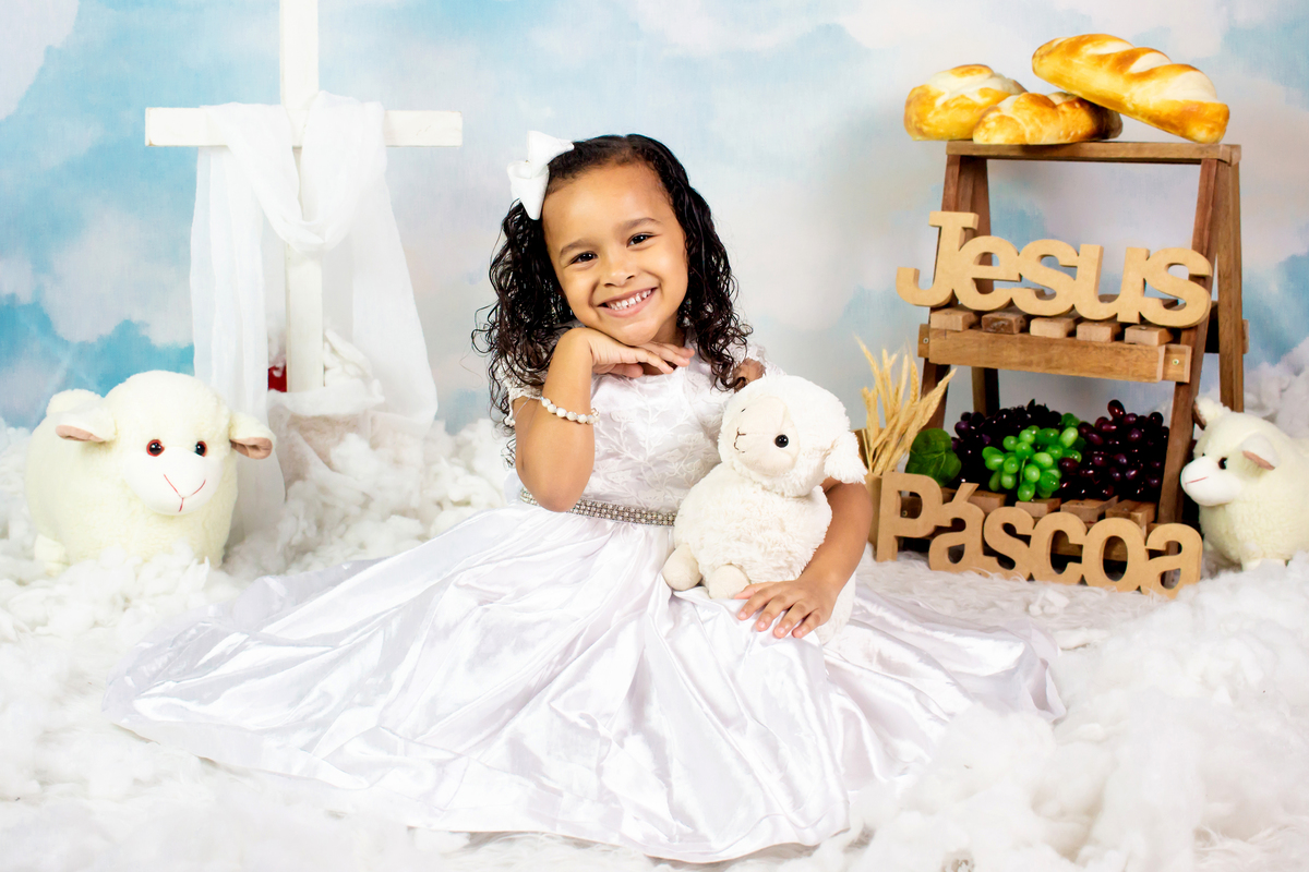 Mini Ensaio de Páscoa – Ensaio de Páscoa Cristã  em Estúdio em Cuiabá –  Ensaio de Páscoa 