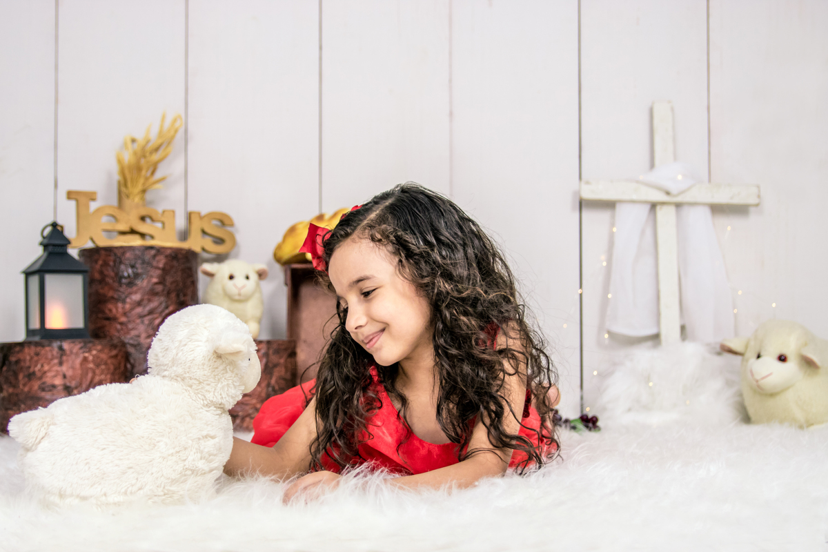 Mini Ensaio de Páscoa Cristã – Ensaio de Páscoa em Estúdio em Cuiabá – Rosangela Monteiro Fotografia