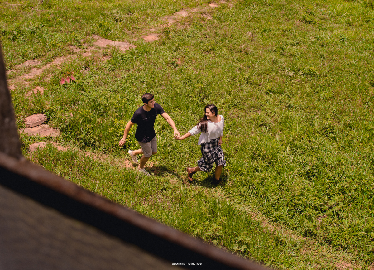 Fotografia do casal Rodrigo e Luanna - Mais uma do casal interagindo com a minha direção
Fotógrafo: Alan Diniz