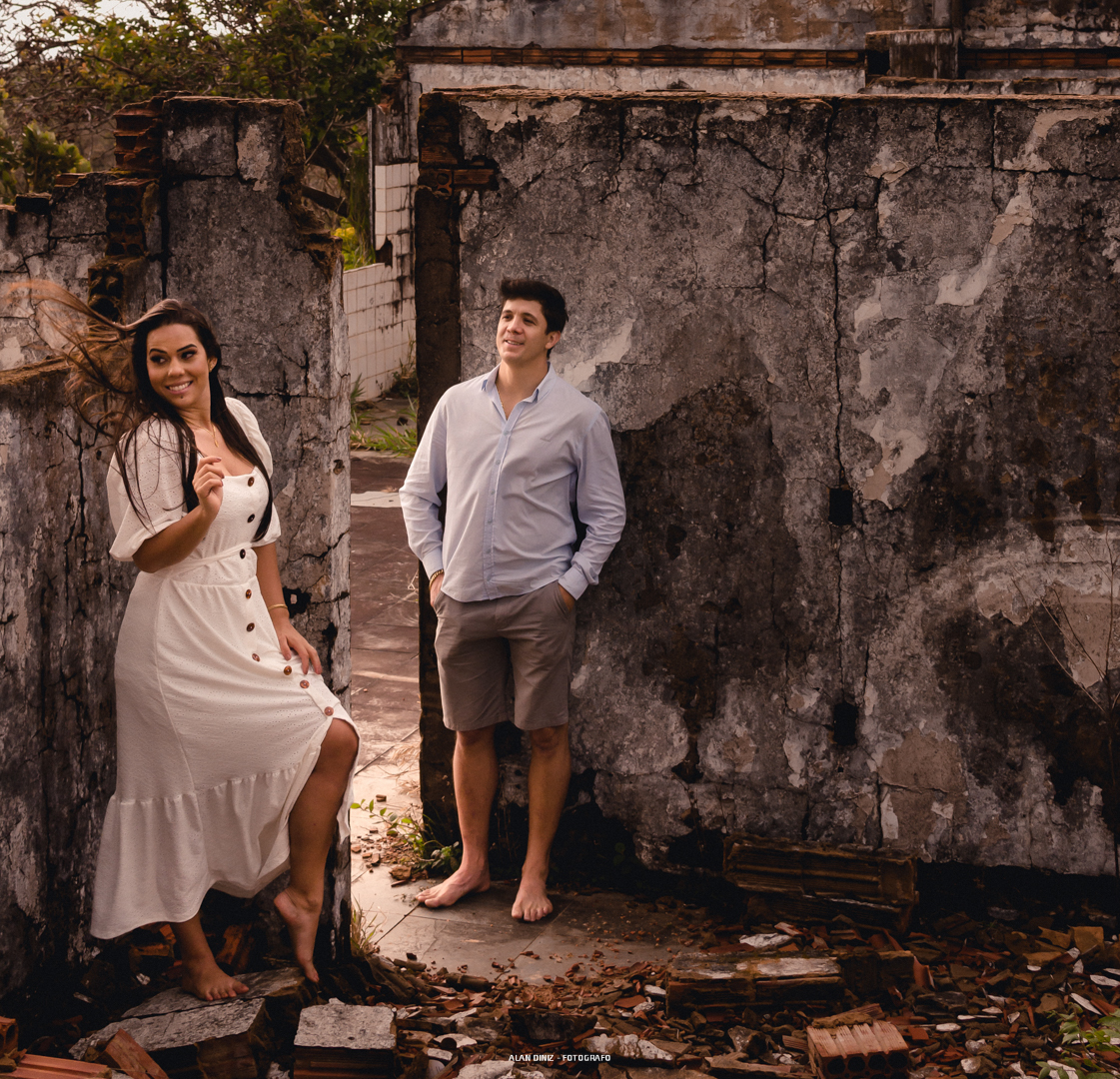 Fotografia do casal Rodrigo e Luanna - Sou suspeito em dizer que gosto muito dessa composição, ruina abandonada
Fotógrafo: Alan Diniz