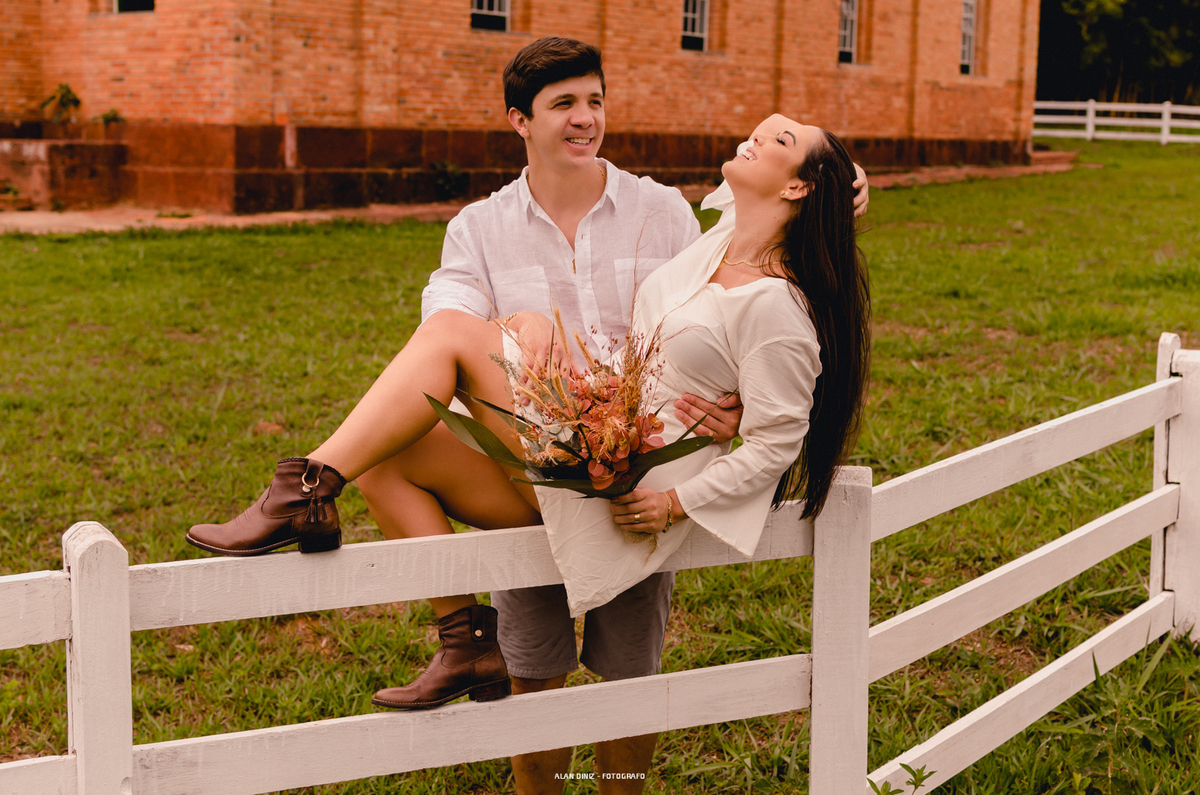 Fotografia do casal Rodrigo e Luanna - na igrejinha em Chapada dos Guimarães
Como eles estão felizes nesse momento, momento mara.
Fotógrafo: Alan Diniz