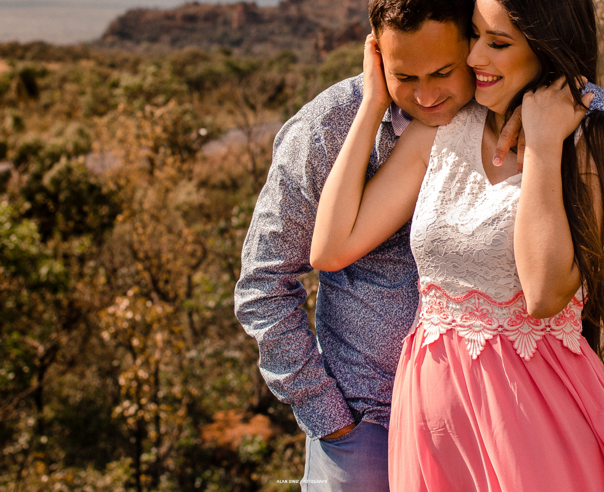 Olha que fotona... 
Foto tirada na pedra do sapo em Chapada dos Guiamarães pelo fotógrafo Alan Diniz