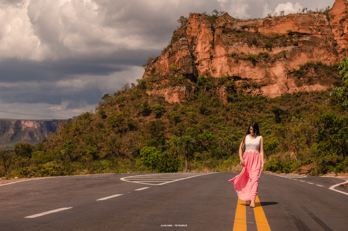 Sabe aquele frio na barriga, da primeira foto, então Mirelle não estava com ele, se deu muito bem.
Foto tirada na estrada da Chapada dos Guiamarães pelo fotógrafo Alan Diniz