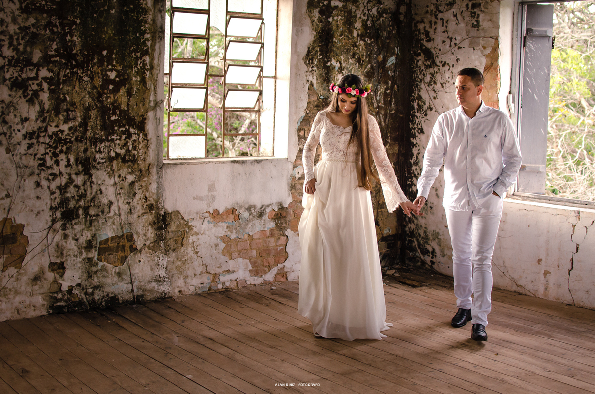 Aquele momento lindo, da noiva caminhando descontraída, amei essa foto
Casarão abandonado em Chapada dos Guimarães
Fotógrafo Alan Diniz