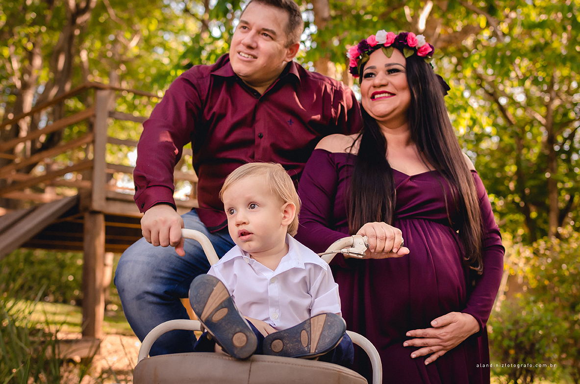 Olha que gracinha, concentrado da tia Jessica para poder fazer o fotão!