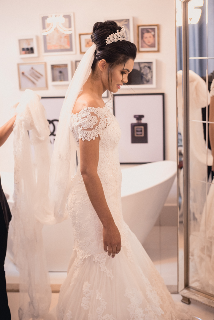 olha o detalhe do vestido