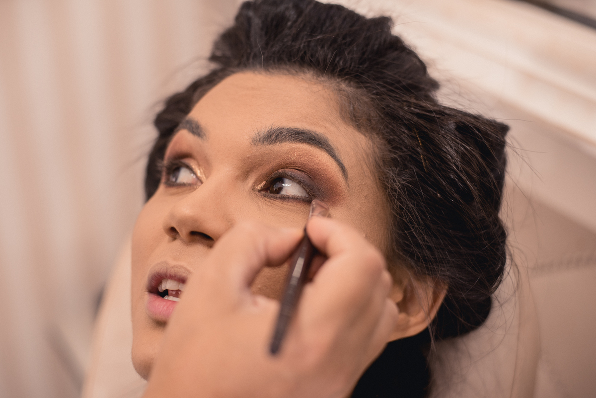 o começo de tudo, pelos detalhes da maquiagem da noiva