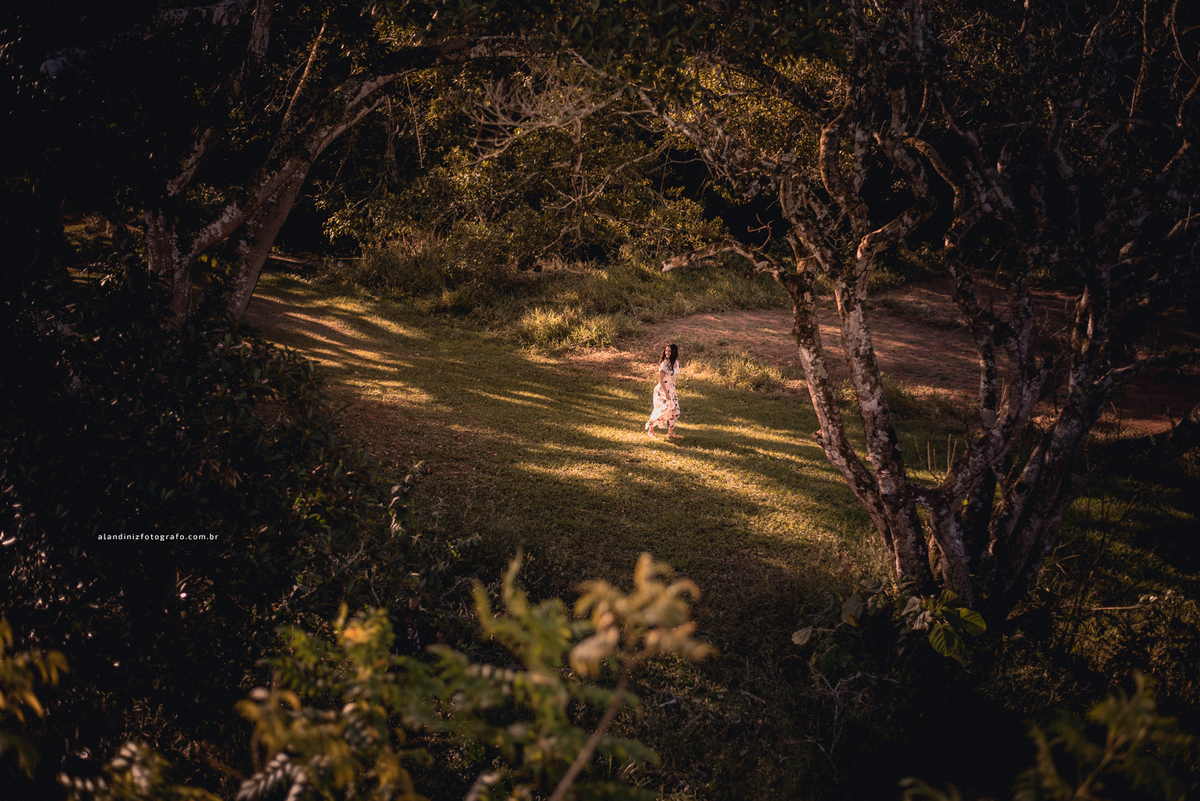 uma composição de uma foto que mostra a naturalidade de uma menina que aproveita a vida da melhor forma.