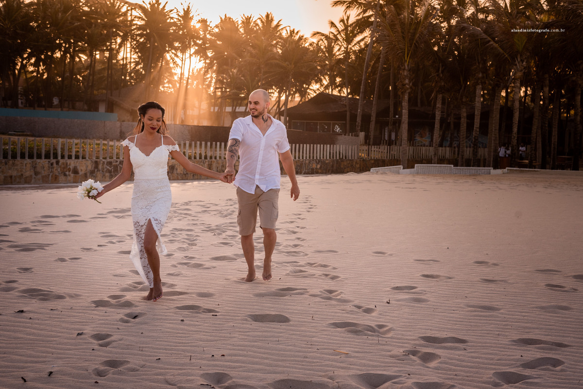 Um lindo pôr-do-sol, na praia exclusiva do Beach Parck