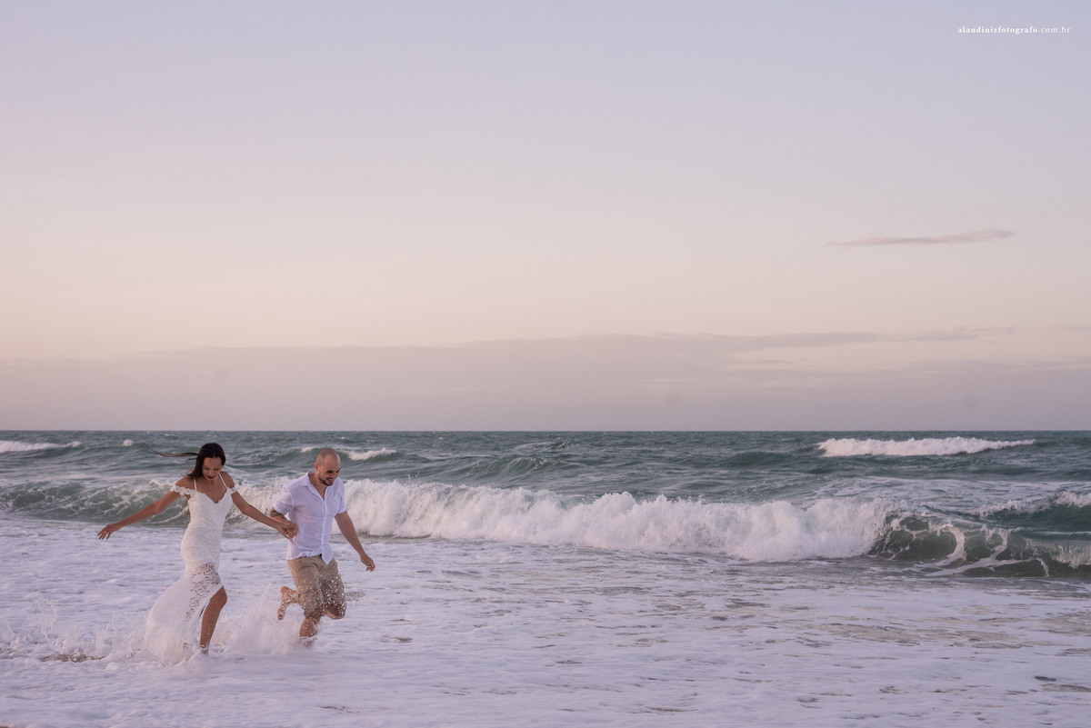 Correndo das ondas do mar, um lindo cenário da natureza localizado no Ceará