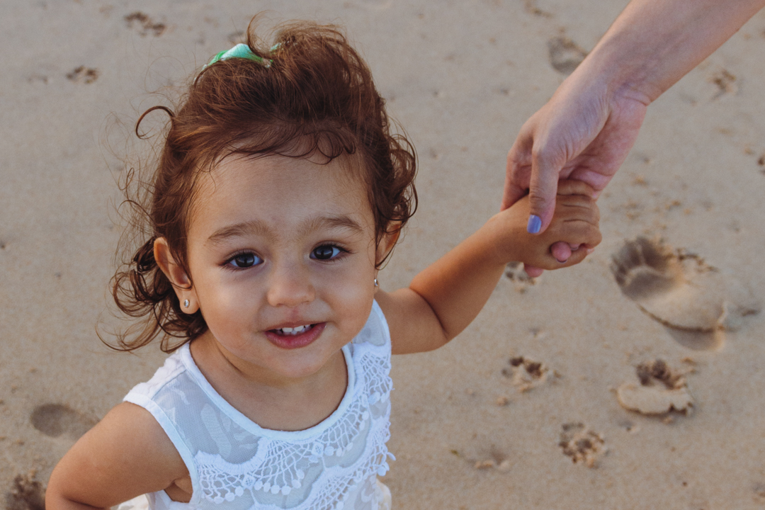 ensaio de familia fotos de gestante na praia de guaxuma em maceio gabi coelho