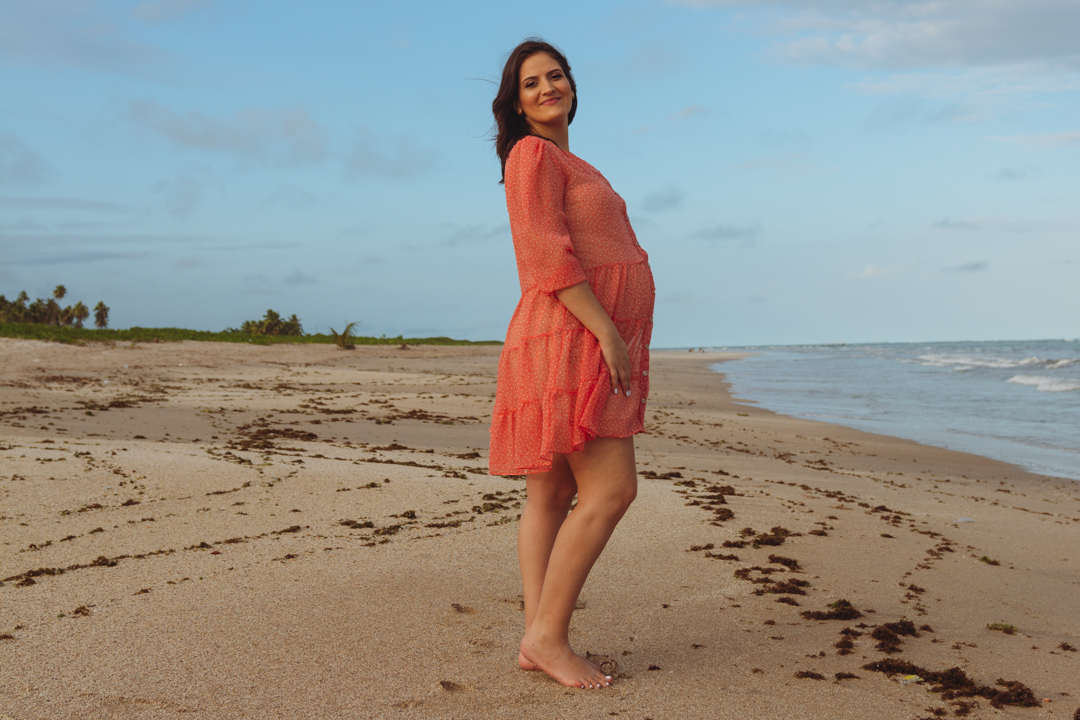 mini ensaio fotográfico de gestante na praia de ipioca em maceió gabi coelho