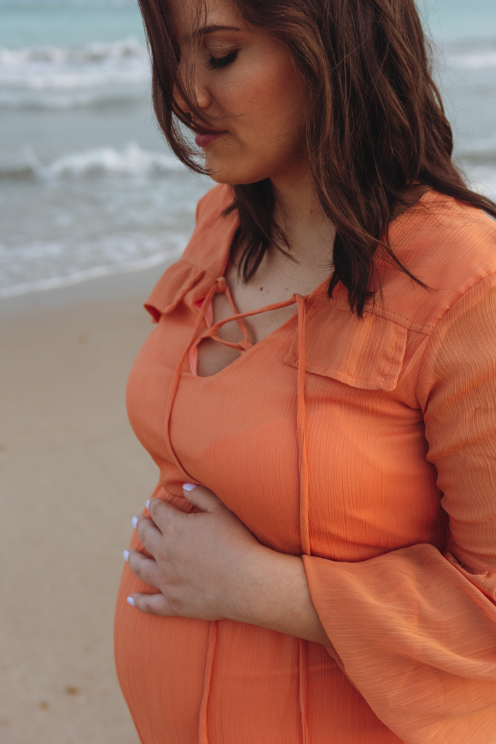 mini ensaio fotográfico de gestante na praia de ipioca em maceió gabi coelho