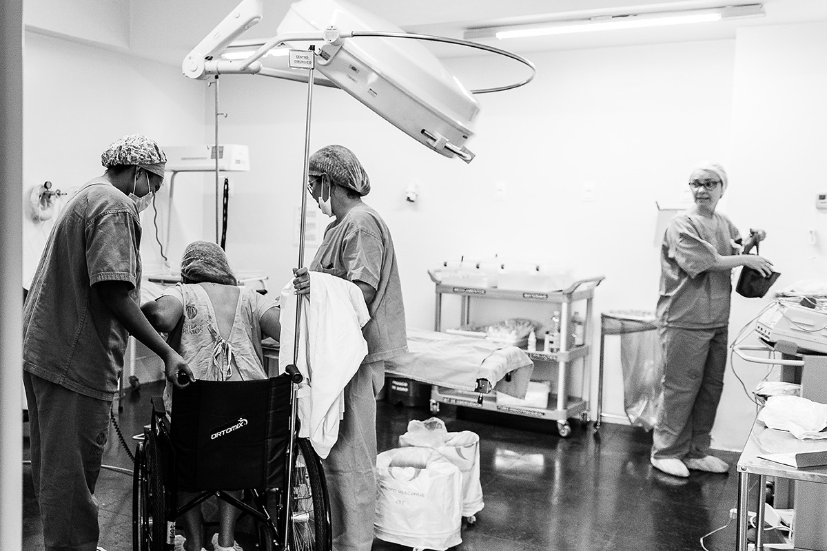 gestante chegando sala de parto