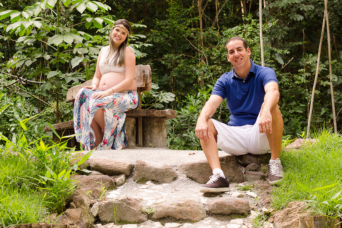 homem sentado mulher sorrindo parque maceio ensaio gestante