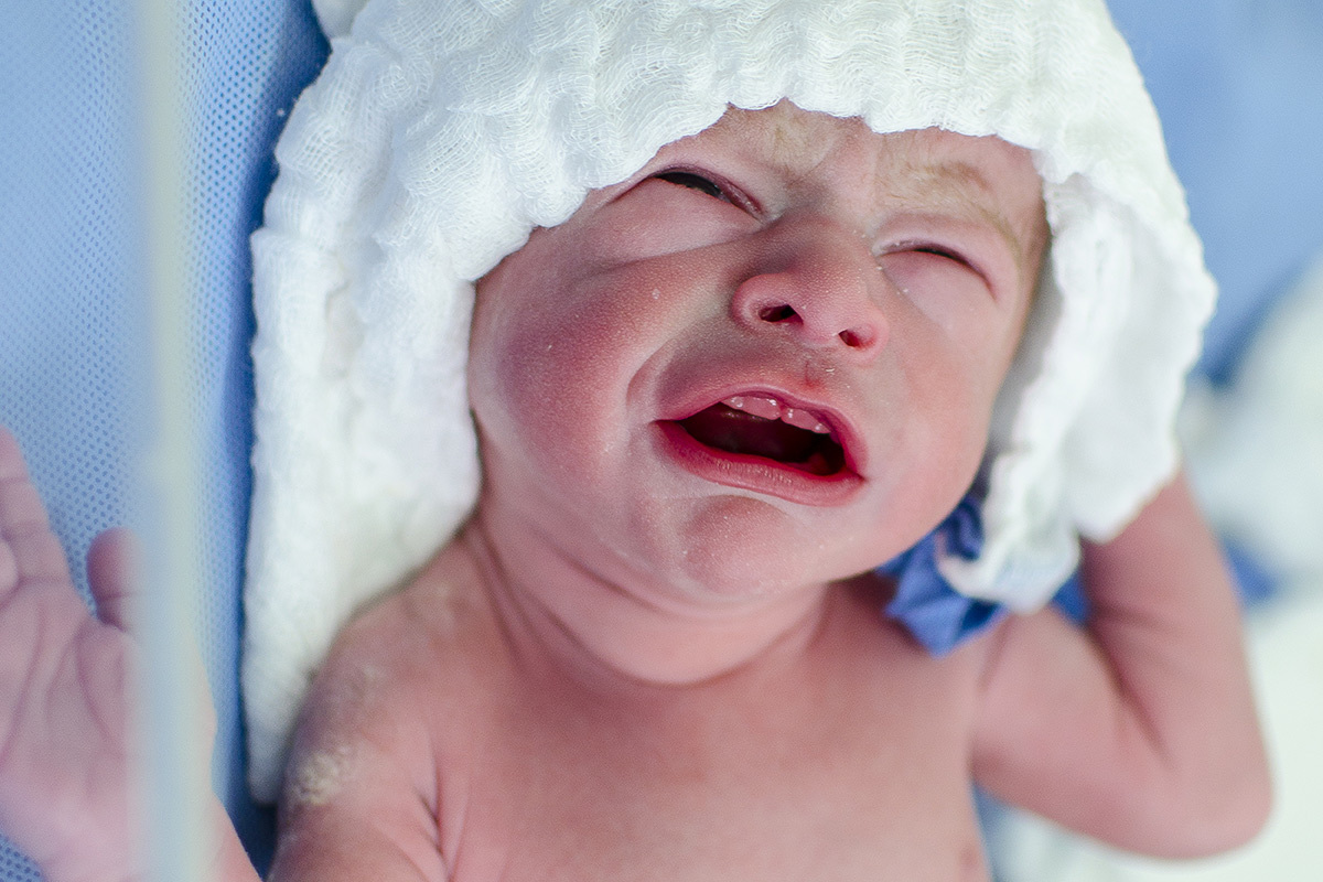 carinha de bebê chorando