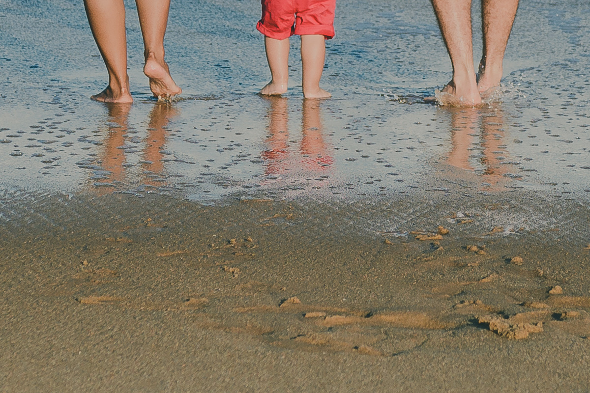 pés família praia