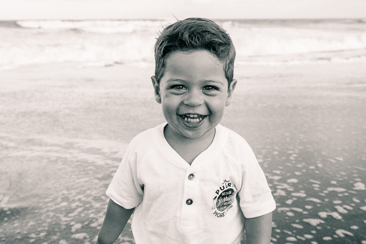 menino sorrindo