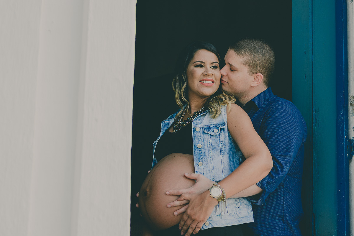 foto gestante casal janela