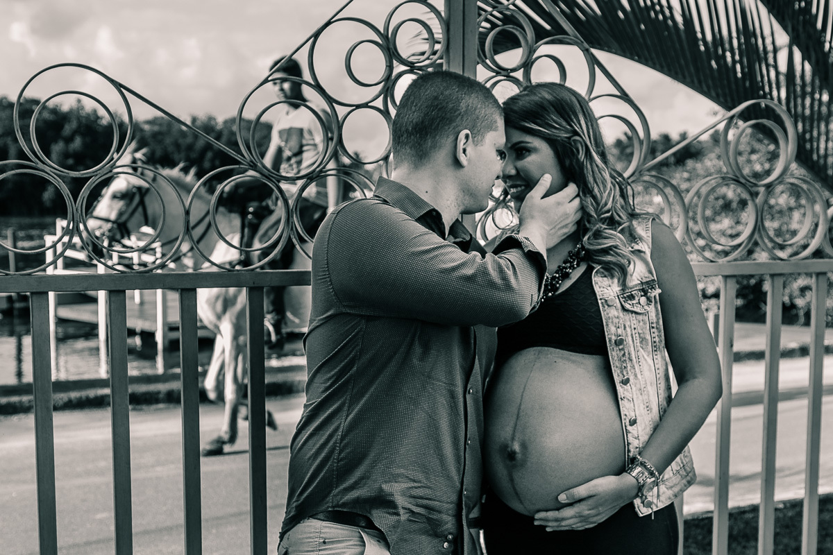casal em preto e branco cavalo