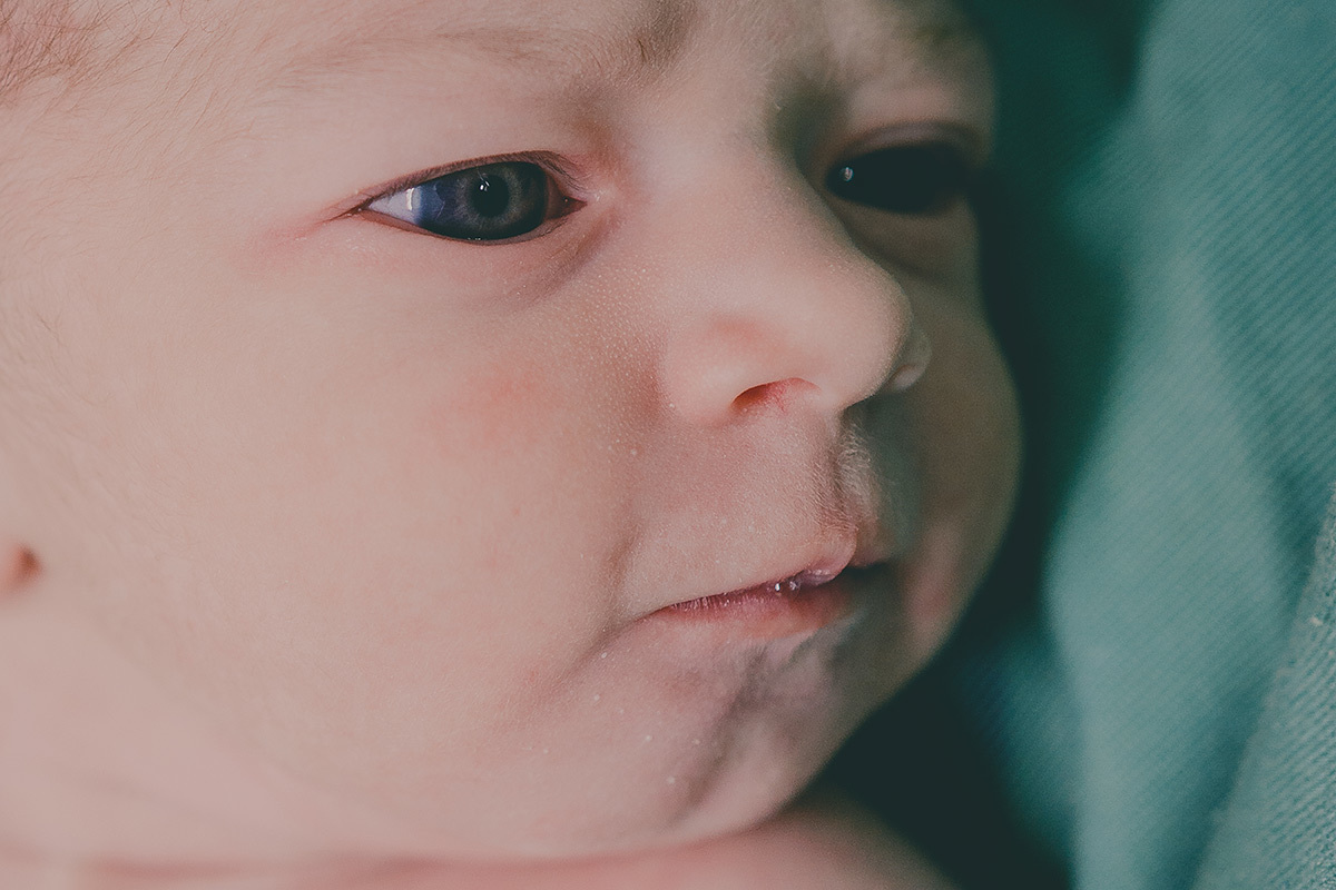 bebê com boca engraçada