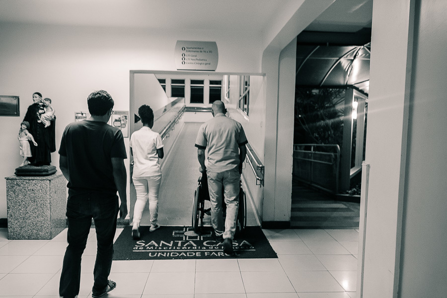 gestante indo para centro cirurgico