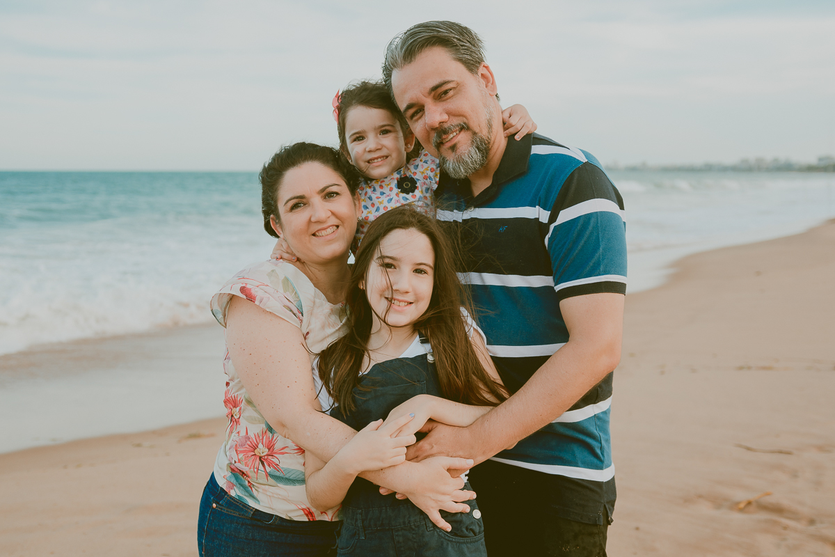 Ensaio fotográfico de família em praia de Maceió. Gabi Coêlho Fotografia. Fotógrafo Maceió. Ensaio Gestante São Miguel dos Milagres