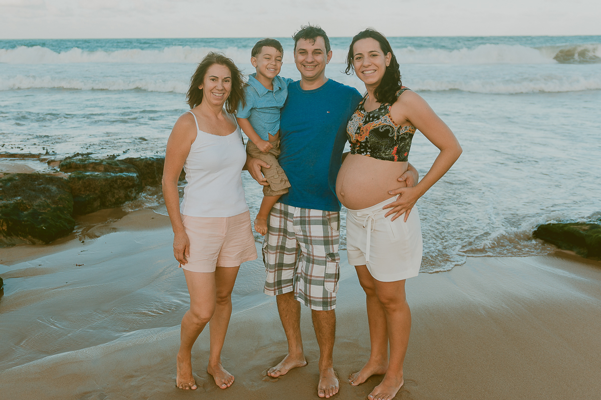 Ensaio fotográfico de família em praia de Maceió. Gabi Coêlho Fotografia. Fotógrafo Maceió. Ensaio Gestante