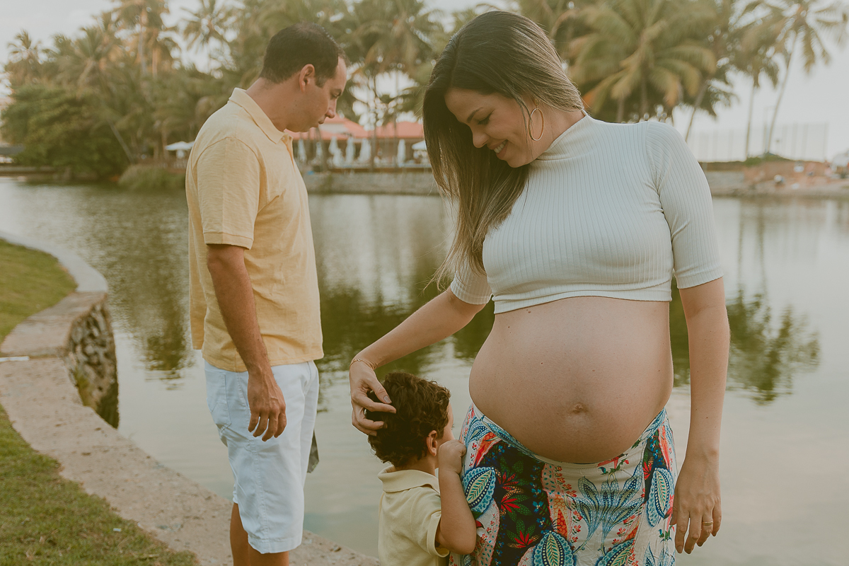 Ensaio fotográfico de família em praia de Maceió. Gabi Coêlho Fotografia. Fotógrafo Maceió. Ensaio Gestante
