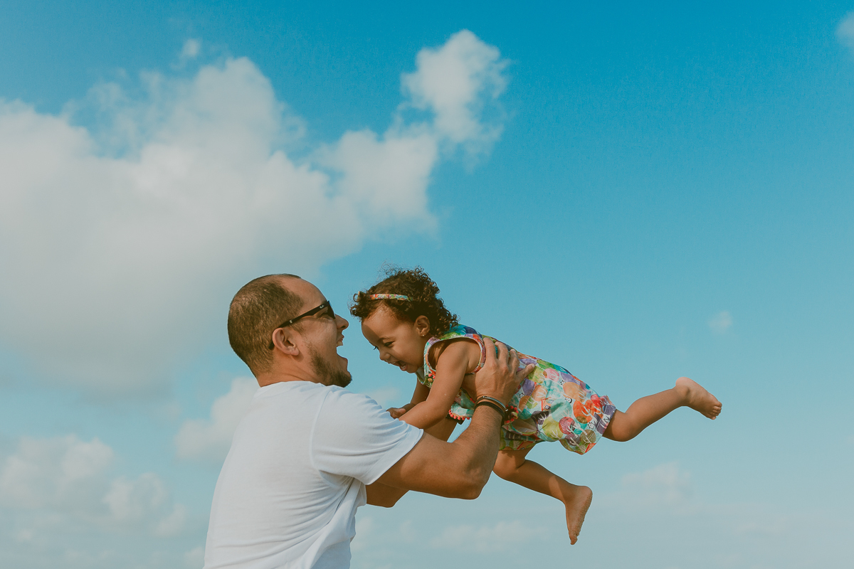 Ensaio fotográfico de família em praia de Maceió. Gabi Coêlho Fotografia. Fotógrafo Maceió. Ensaio Gestante.