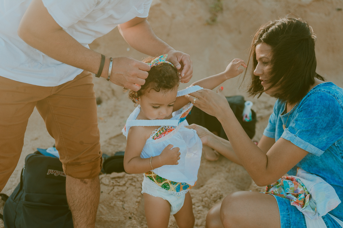Ensaio fotográfico de família em praia de Maceió. Gabi Coêlho Fotografia. Fotógrafo Maceió. Ensaio Gestante.