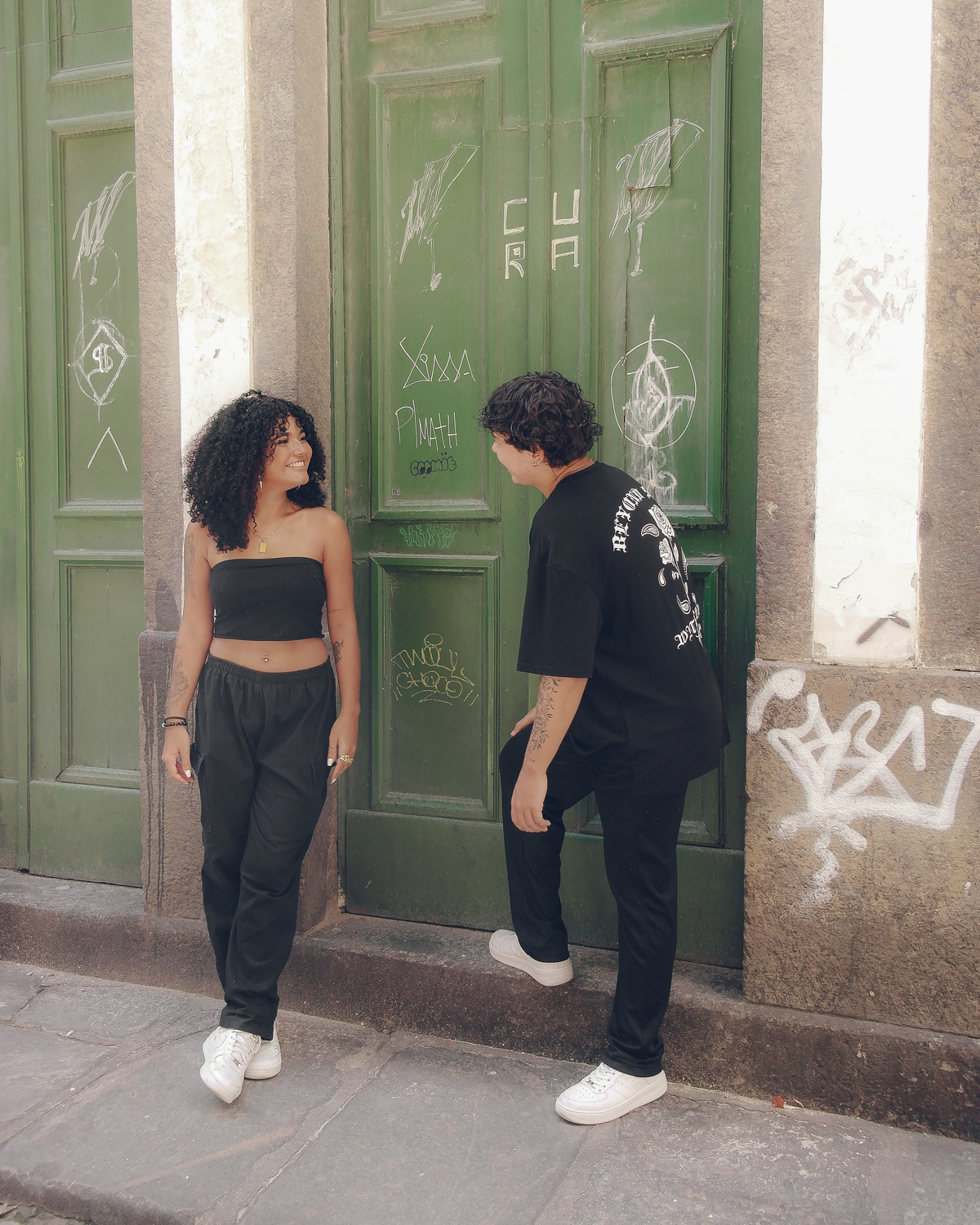 Sorrindo um pro outro