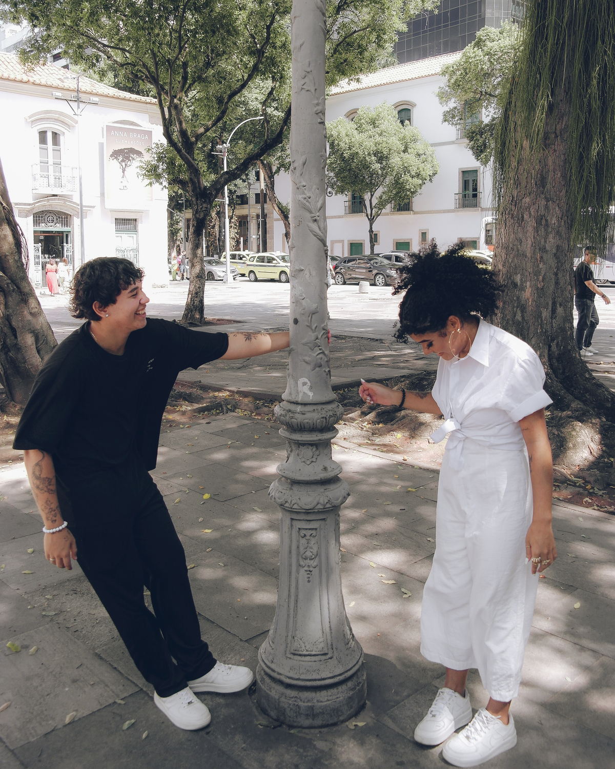 casal brincando na cidade do Rj