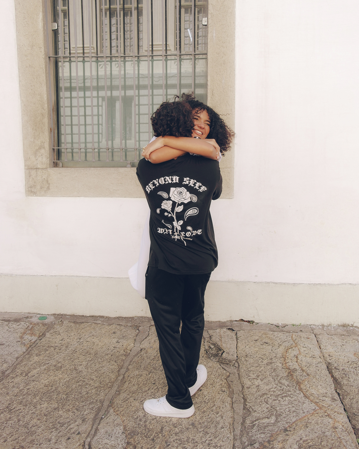 namorados se abraçando